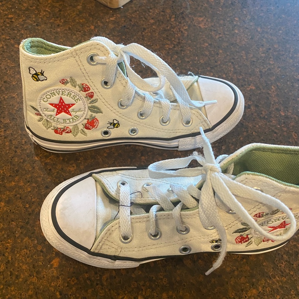 Converse Chuck Taylor All Star Hi Berries and Bees High Top Sneaker Kids 12